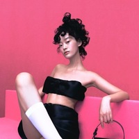 CHARLES & KEITH 携手中国设计师品牌SHUSHU/TONG 推出「一枝玫瑰花」限定系列