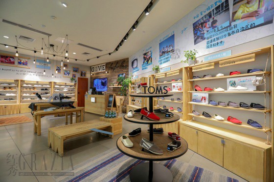 TOMS 2017秋冬“爱心之履”新品发布，引领率性出行