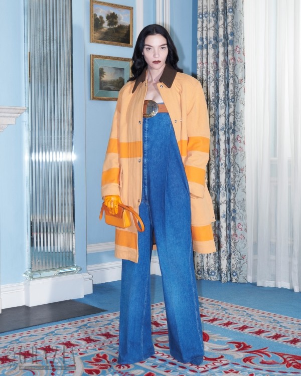 Burberry Spring_Summer 2023 Pre-collection look 3  - (© Courtesy of Burberry _ Jared Buckhiester).jpg