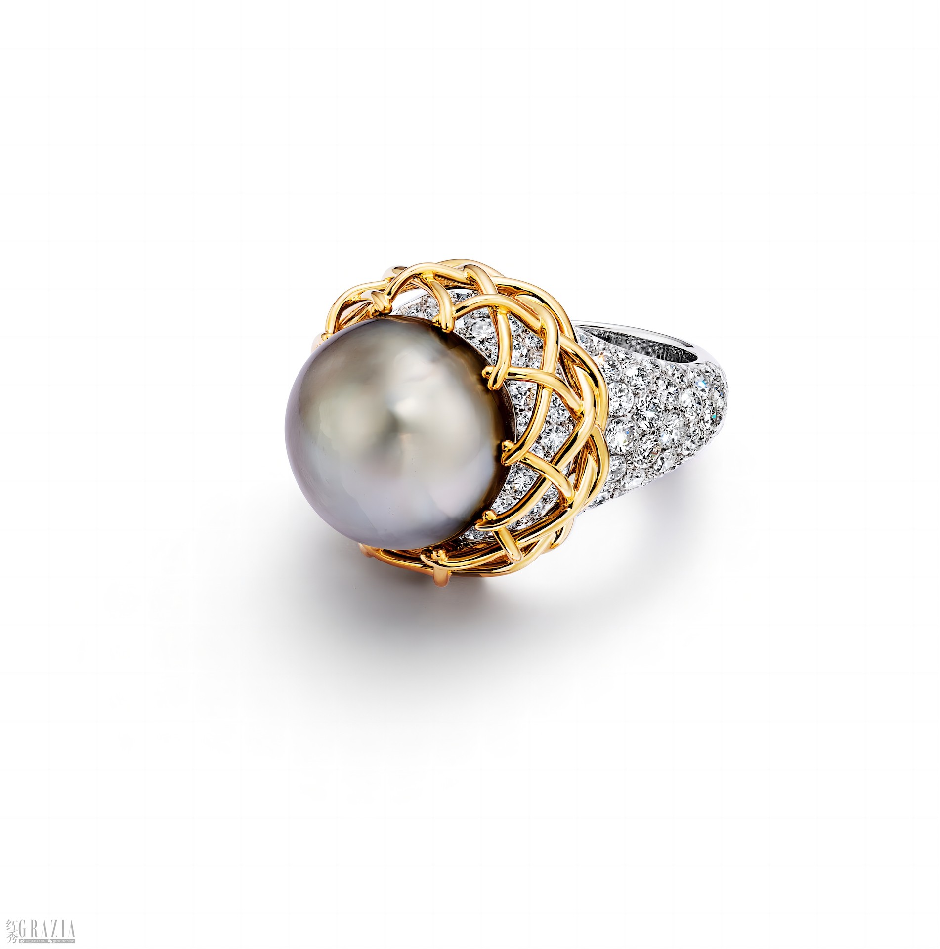 Tiffany & Co. 蒂芙尼Schlumberger™高级珠宝系列铂金及18K黄金镶嵌一颗重逾15克拉的灰色纽扣形天然海水珍珠及钻石Pavé Wire Wrap戒指.jpg