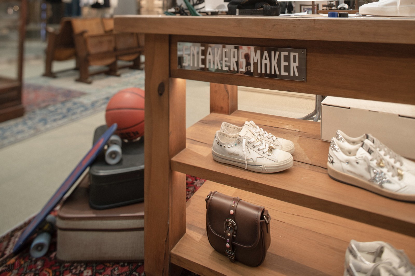 dqsdx20230602130309.jpg Golden Goose 上海港汇恒隆广场限时精品店空境图(7).jpg