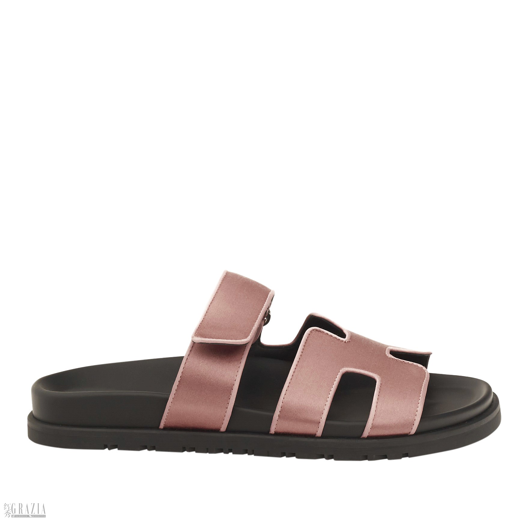 viuvl20230612115547.jpg Sandal in satin AW23 Objets Hermes © Studio des Fleurs (5).jpg