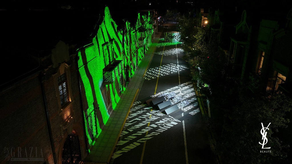 gkjhb20230628180350.jpg 「YSL夜光斑马限时店」外景夜景图2.jpg