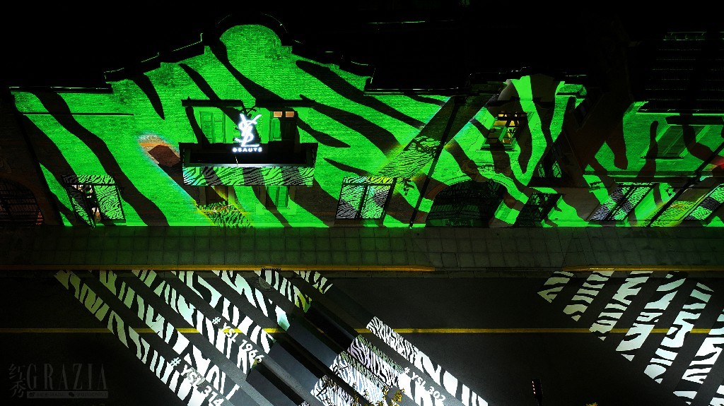 omsux20230628180157.jpg 「YSL夜光斑马限时店」外景图1.jpg