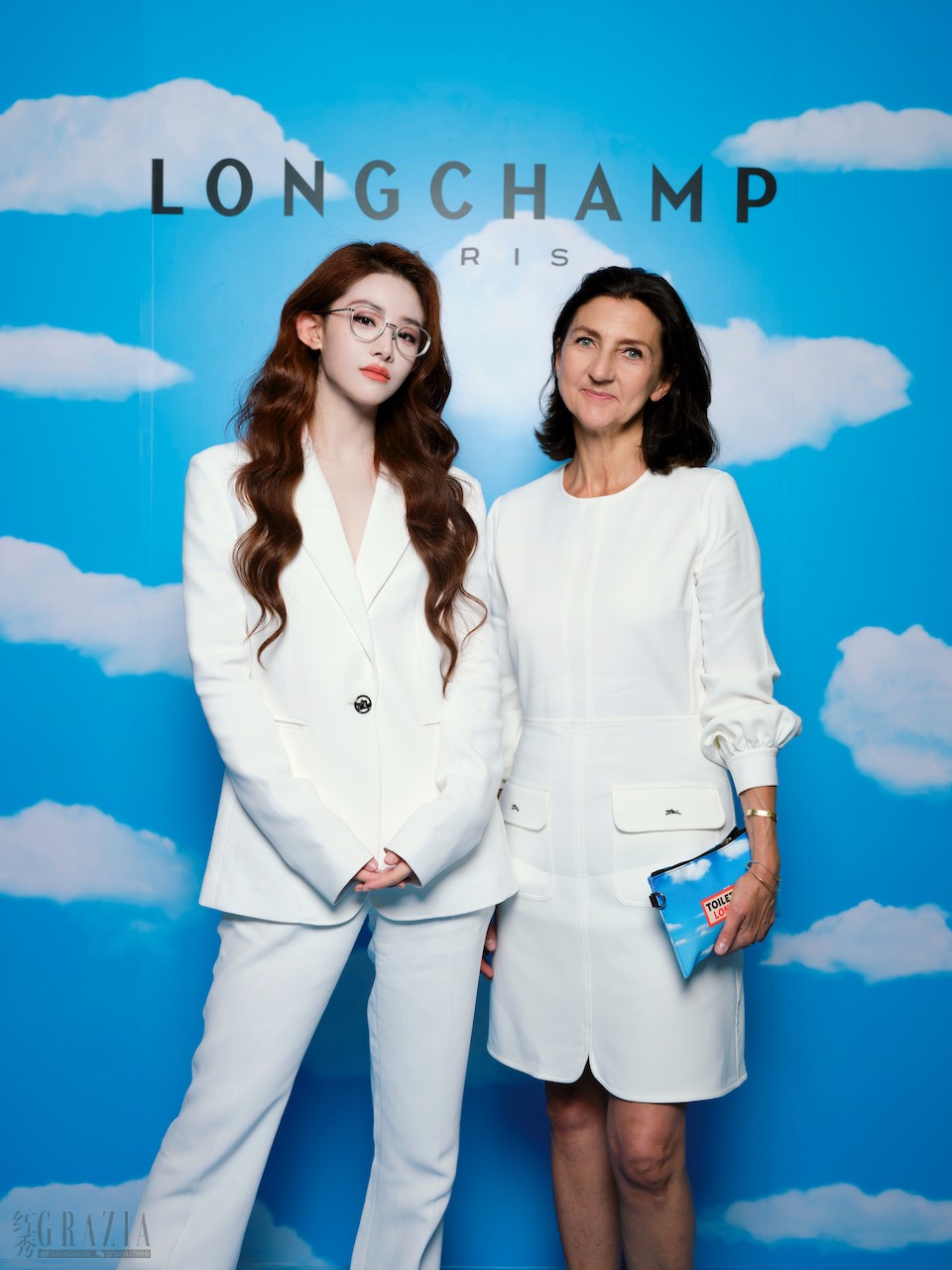 abadx20230720132615.jpg 图九-喻言和设计师合影.jpg