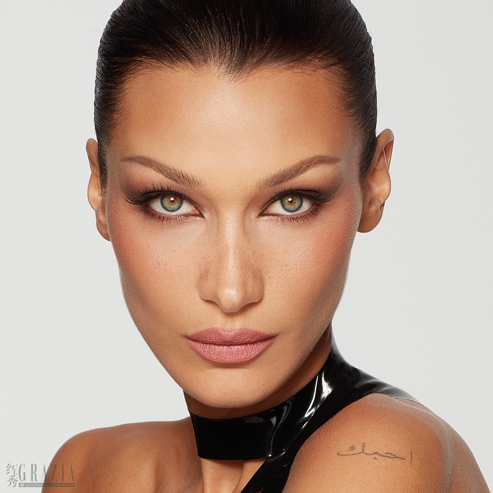 03_Charlotte Tilbury 彩妆灵感缪斯国际超模贝拉·哈迪德（BELLA HADID)华美演绎CT羽雾唇釉枕边话.jpg