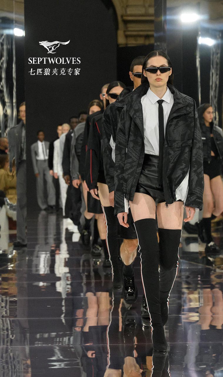 图9-七匹狼24春夏米兰时装秀秀场直击.jpg