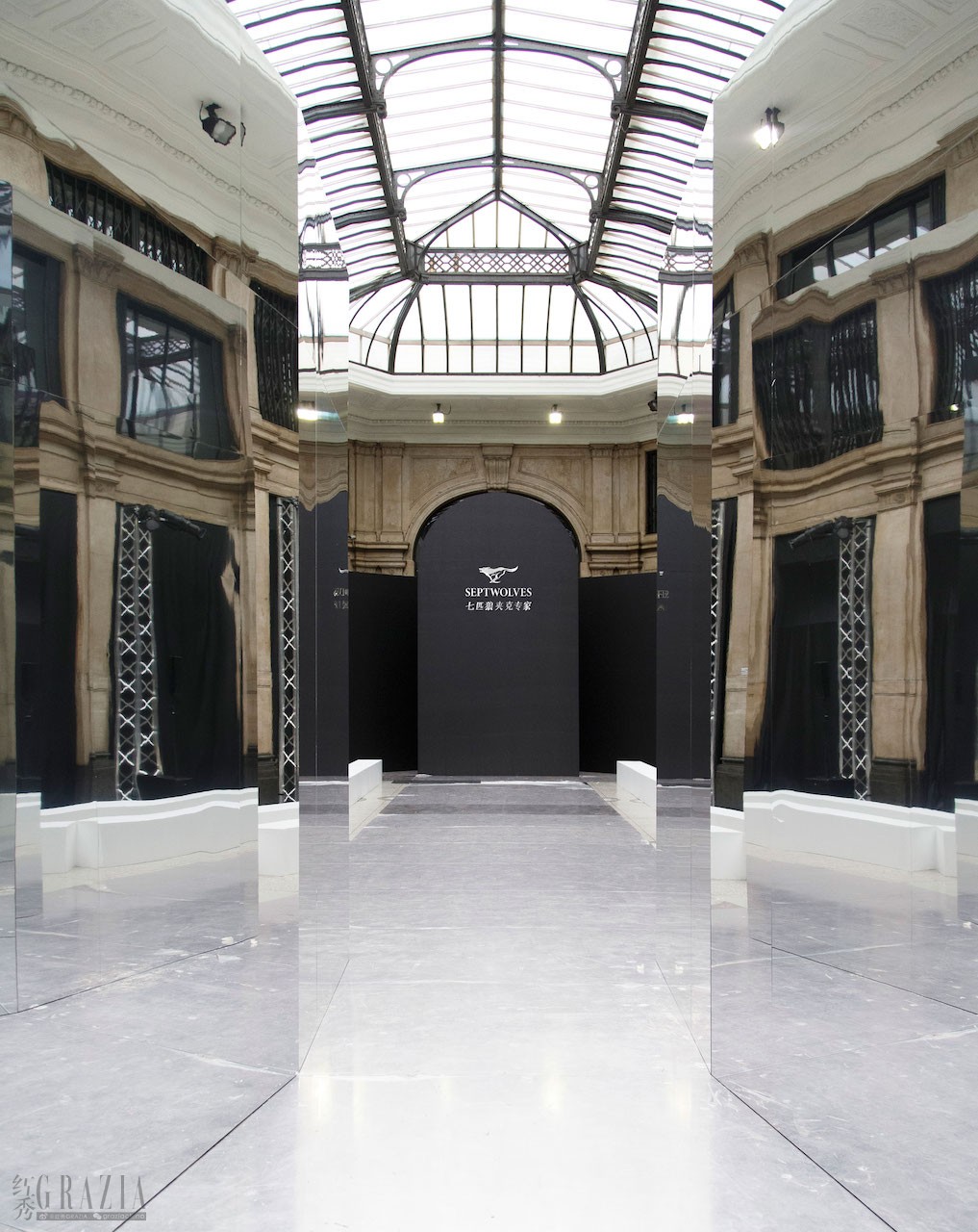 iupno20230923183121.jpg 图1-七匹狼24春夏米兰时装秀秀场.jpg