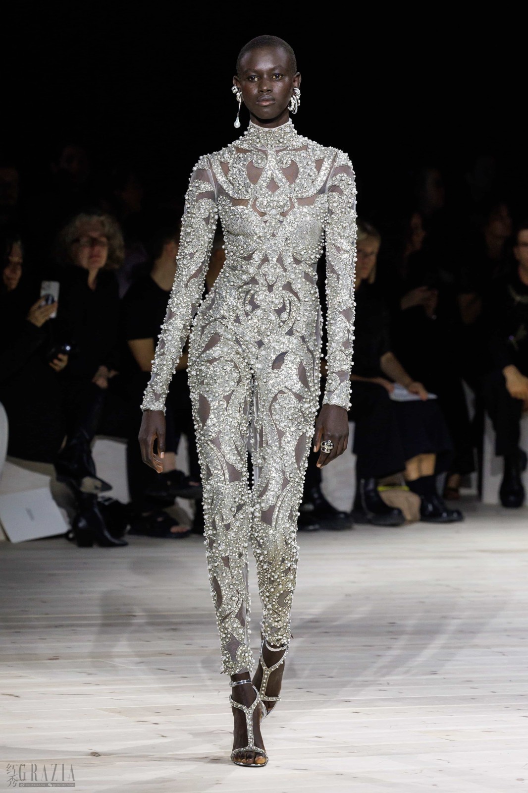 diiai20231002131226.jpg LOOK 29-min.jpg