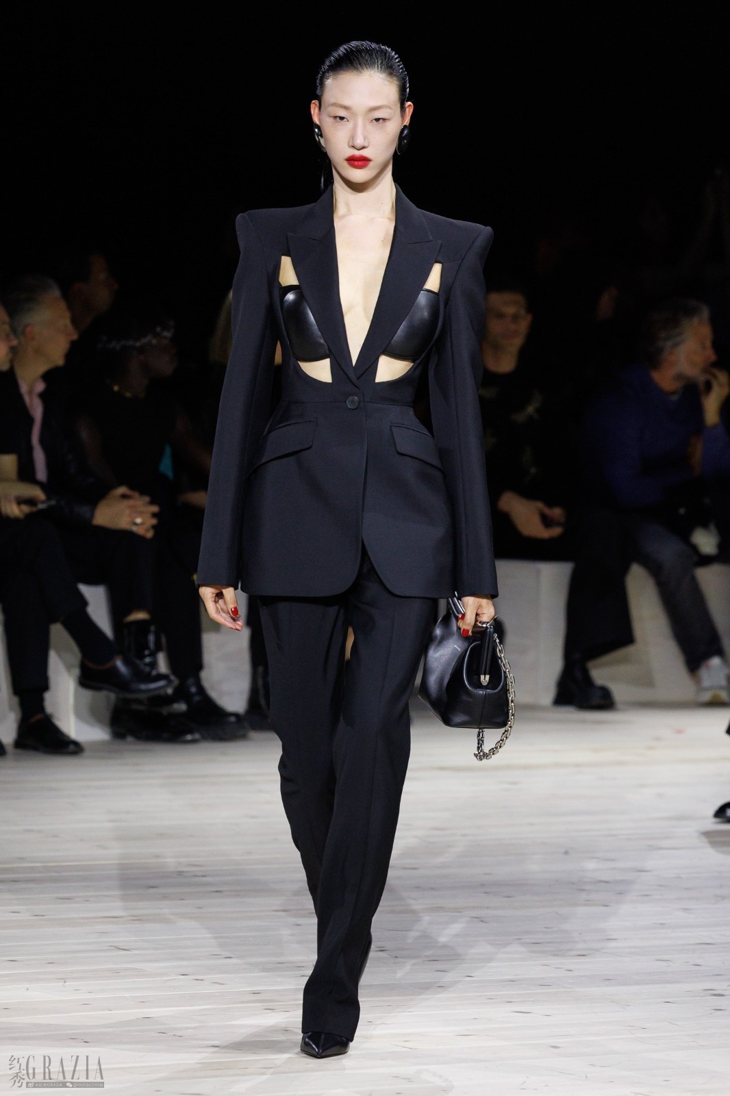 mzbih20231002130116.jpg LOOK 12-min.jpg