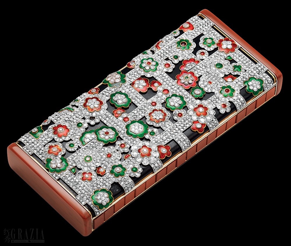 rxolc20231017122802.png Millefiori化妆盒,1928年 白K金、黄K金、碧玉、珐琅、钻石 Van Cleef & Arpels Collection.png