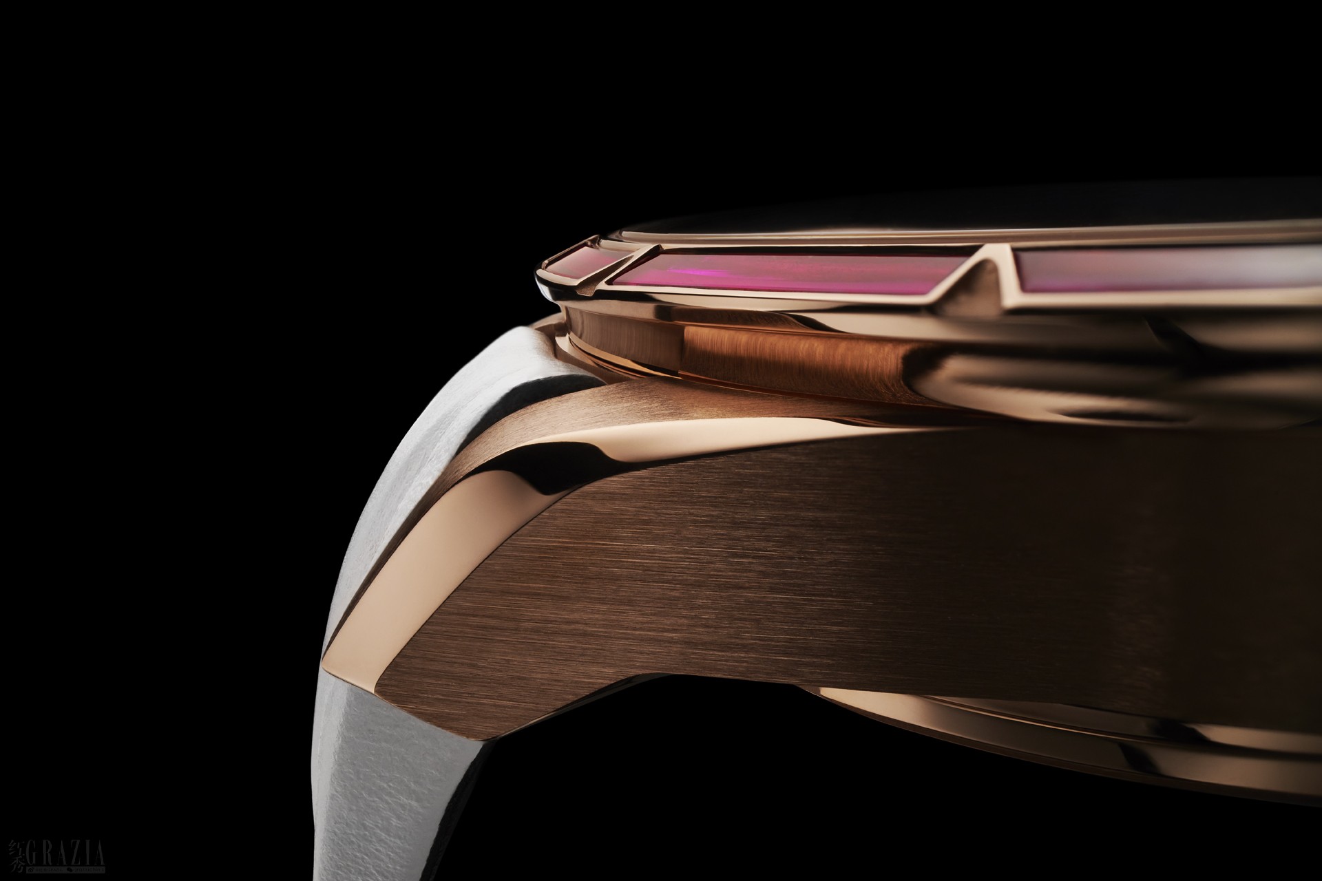 yxdbl20231027164618.jpg 3.王者系列霓虹Spin-Stone™腕表.jpg