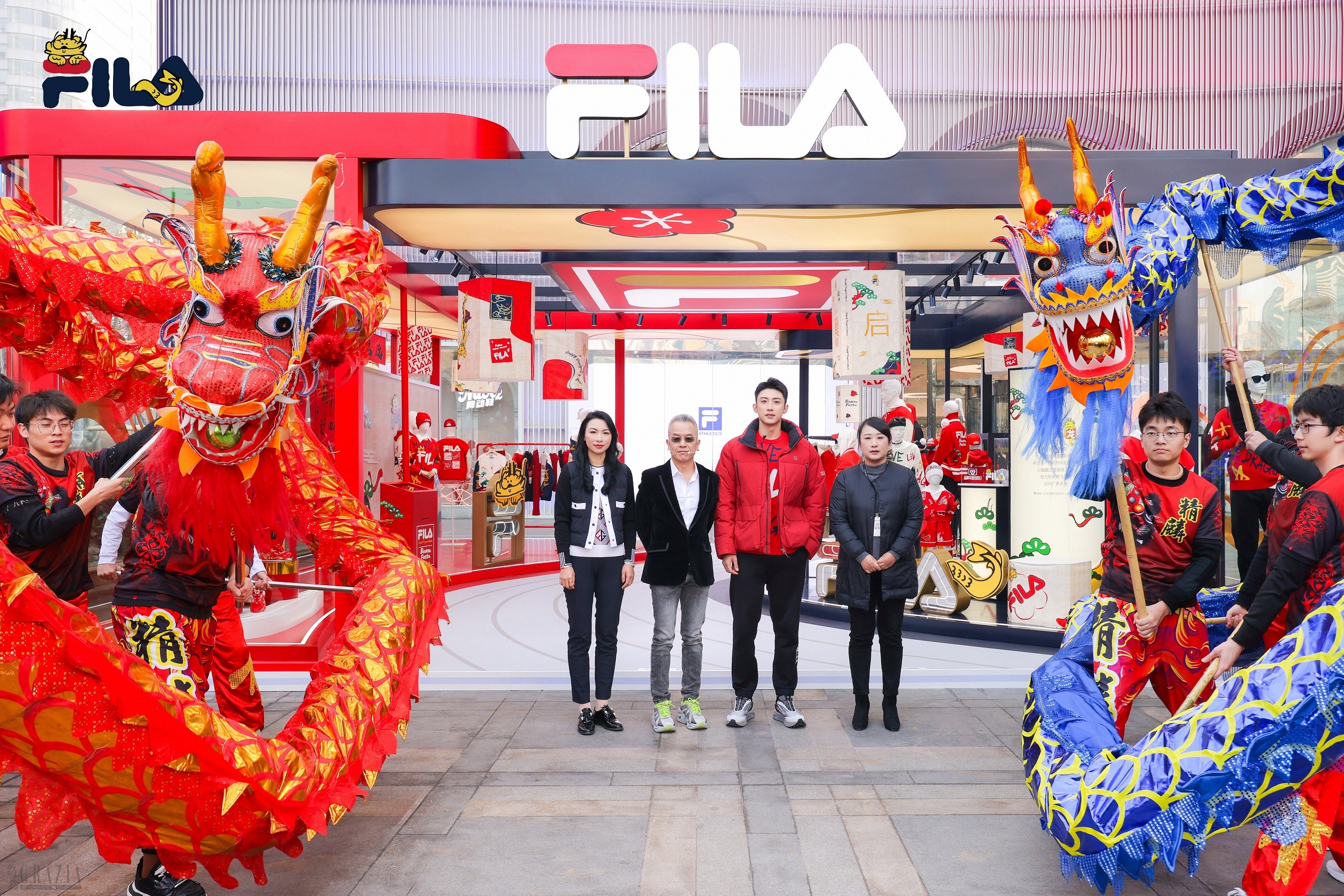 图4：左起FILA华东零售运营大区总经理张凡女士、FILA大中华区总裁姚伟雄先生、FILA时尚运动代言人黄景瑜先生、东方福来德总经理 莫丹女士出席启幕活动.jpg