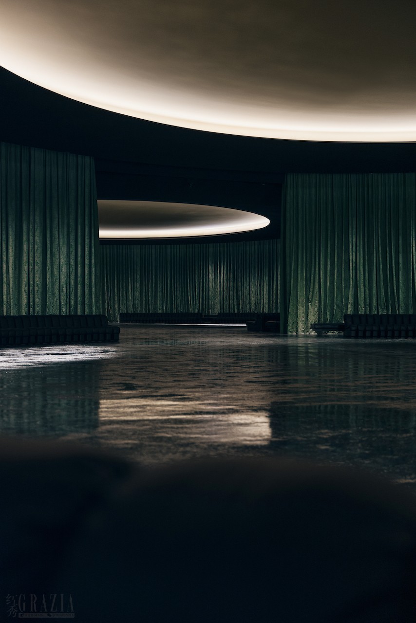 rjjjz20240229160731.jpg SAINT LAURENT_WOMEN_WINTER24_SET_DESIGN_04_HR.jpg