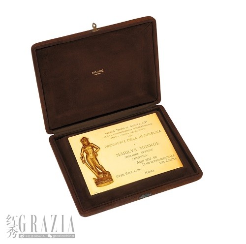 lhueo20240410171935.jpg 7_宝格丽为“意大利电影金像奖”制作的金质奖章.jpg