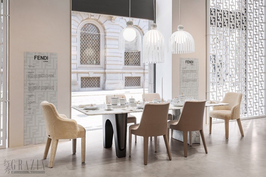 FENDI CASAロゴパターン スツール 我が家をモダンにアップデート！ 大塚家具で出合う「フェンディ