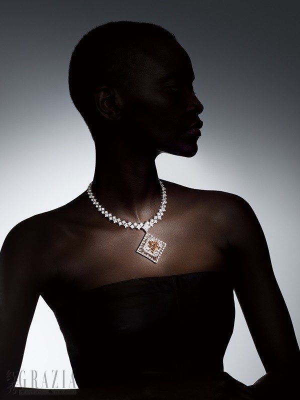 lbvpe20240607173958.jpg LOUIS_VUITTON_HJ_AWAKENED_WORN_COEUR_DE_PARIS_NECKLACE_©Nathaniel_Goldberg.jpg