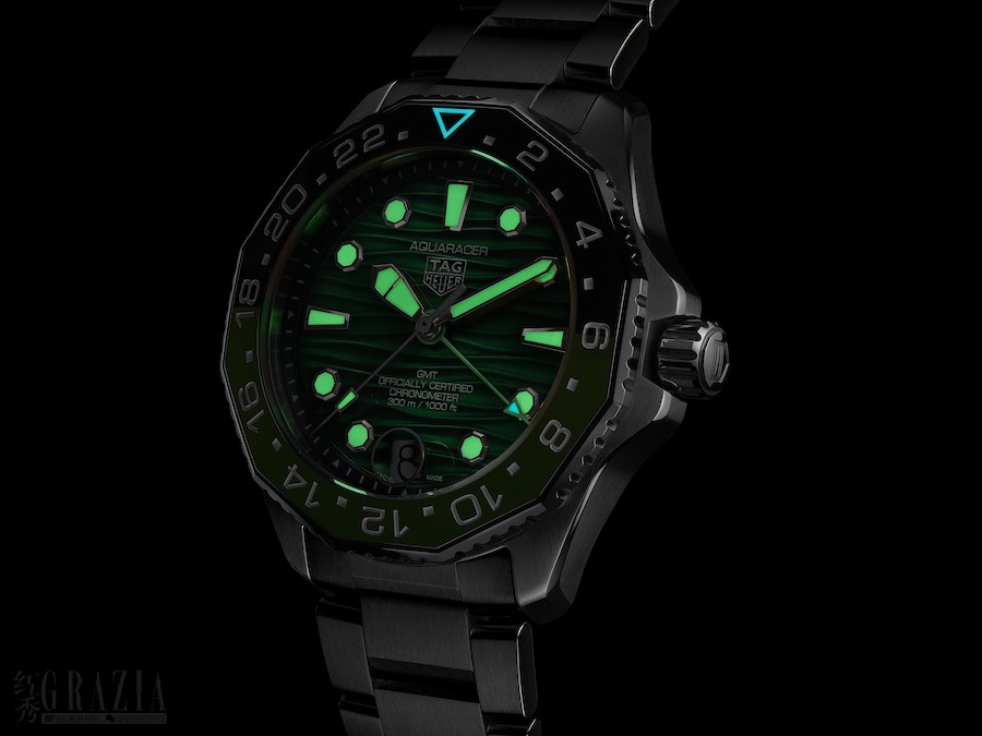 8.泰格豪雅竞潜系列Professional+300两地时腕表WBP5115.BA0013_夜光.png