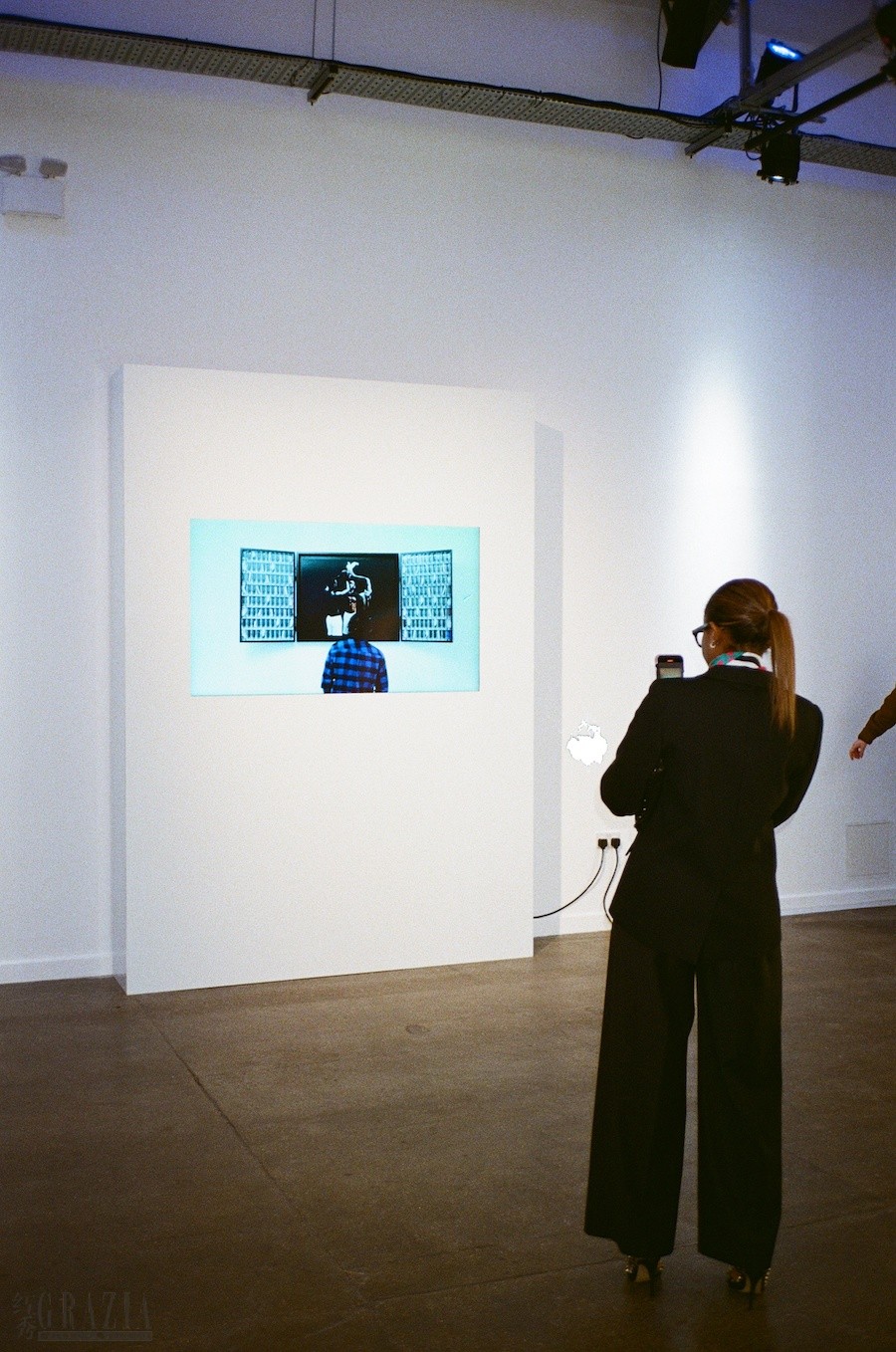 yurra20240614115452.jpeg 图五:INFINIMENT+COTY+PARIS+伦敦发布会艺术作品.jpeg