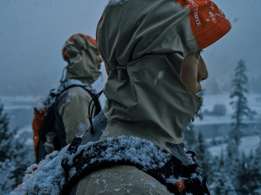 wygau20240628180333.jpg 图9(右)始祖鸟南迦巴瓦主题系列.jpg