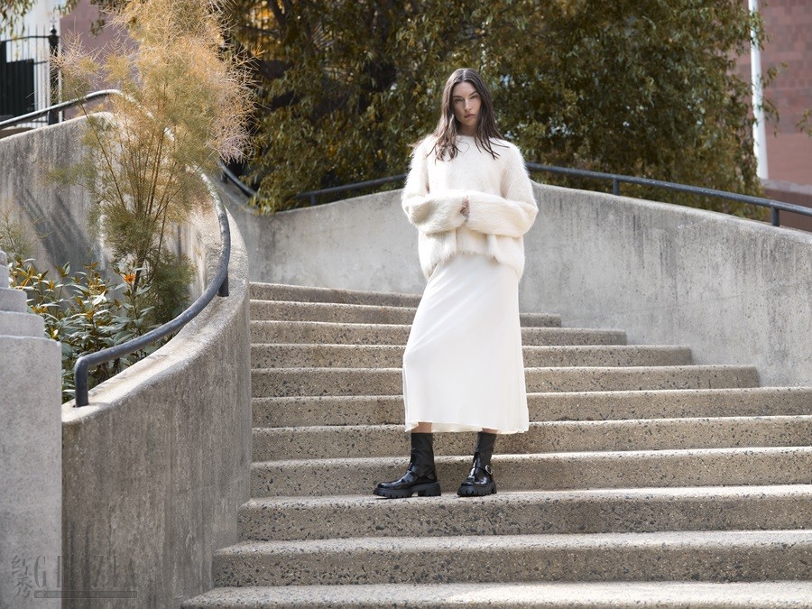 rhqat20241101165339.jpg 模特图-EMERSON BUCKLE STRETCH BOOTIE-1.jpg