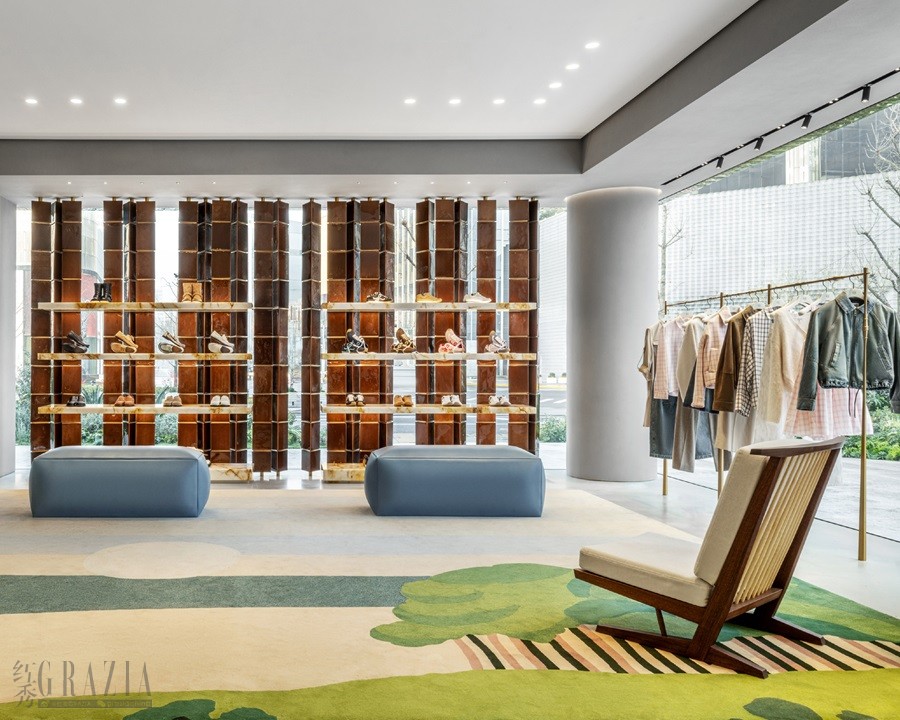 bsdvb20250219145049.jpg LOEWE_2025_CASA_LOEWE_SHANGHAI_STORE_IMAGES_RGB_CROPPED_5X4_7.jpg