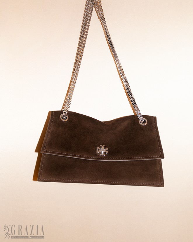 cohly20251104123209.png TB_HOL25_ESLS_KIRA_TURNLOCK_MULTI_SHOT_92_06033.png