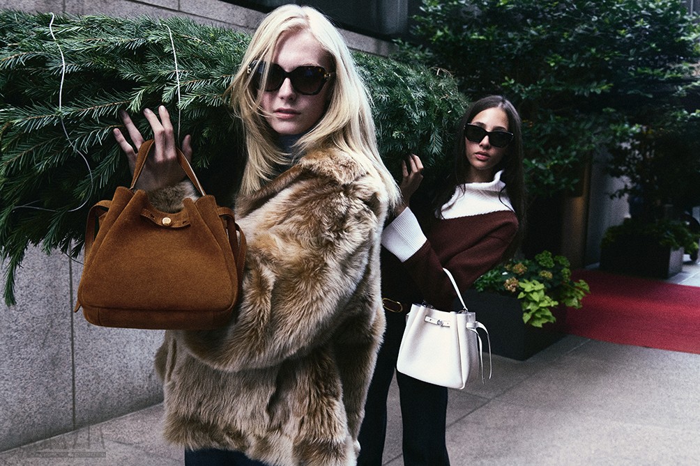 ingcu20251104123142.png TB_HOL25_CAMPAIGN_ROMY_BUCKET_SHOT_8_0096.png