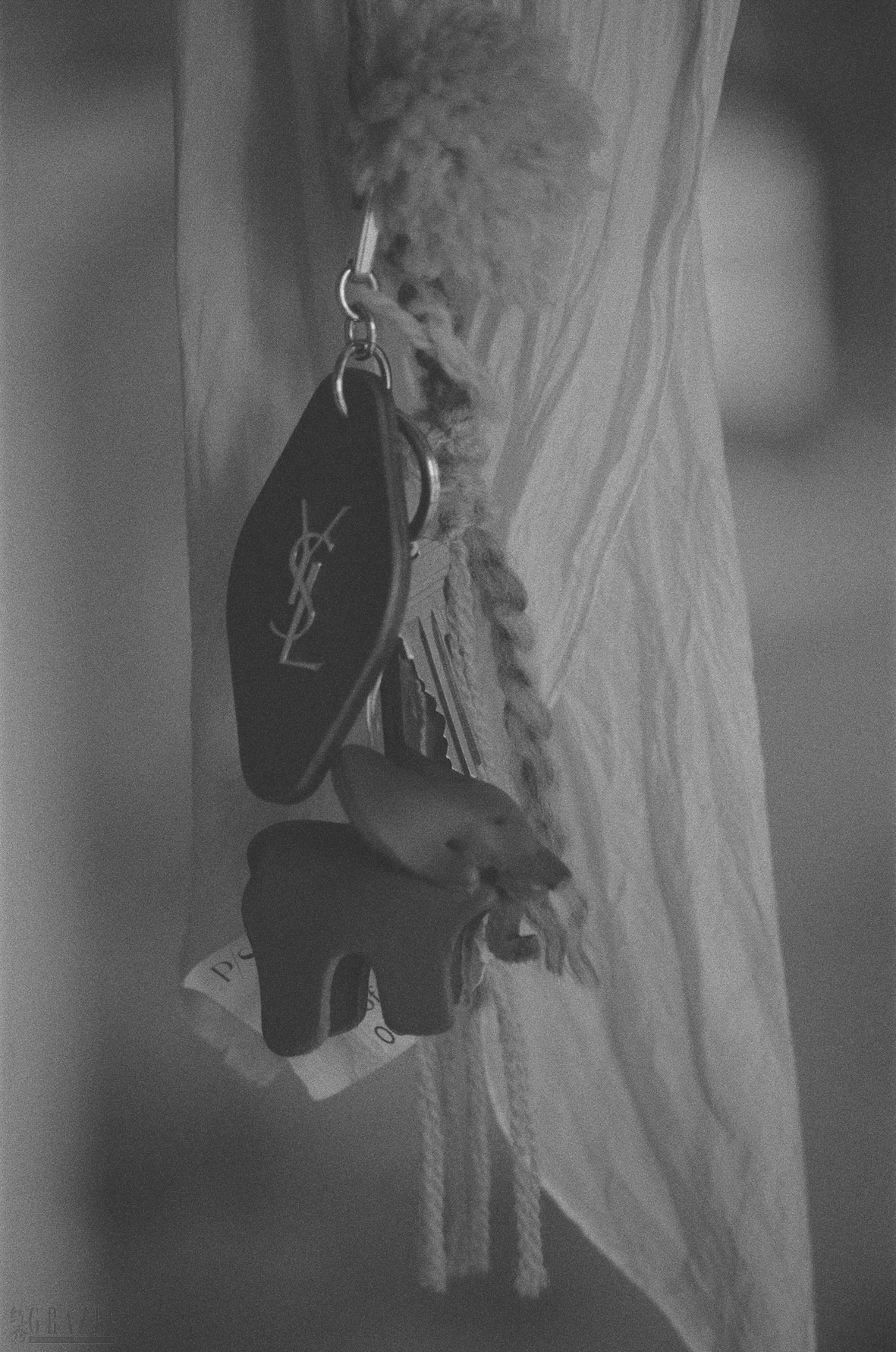 uruju20251217173904.jpg SAINT LAURENT RIVE DROITE_SNOW_EDITION_02_HR.jpg