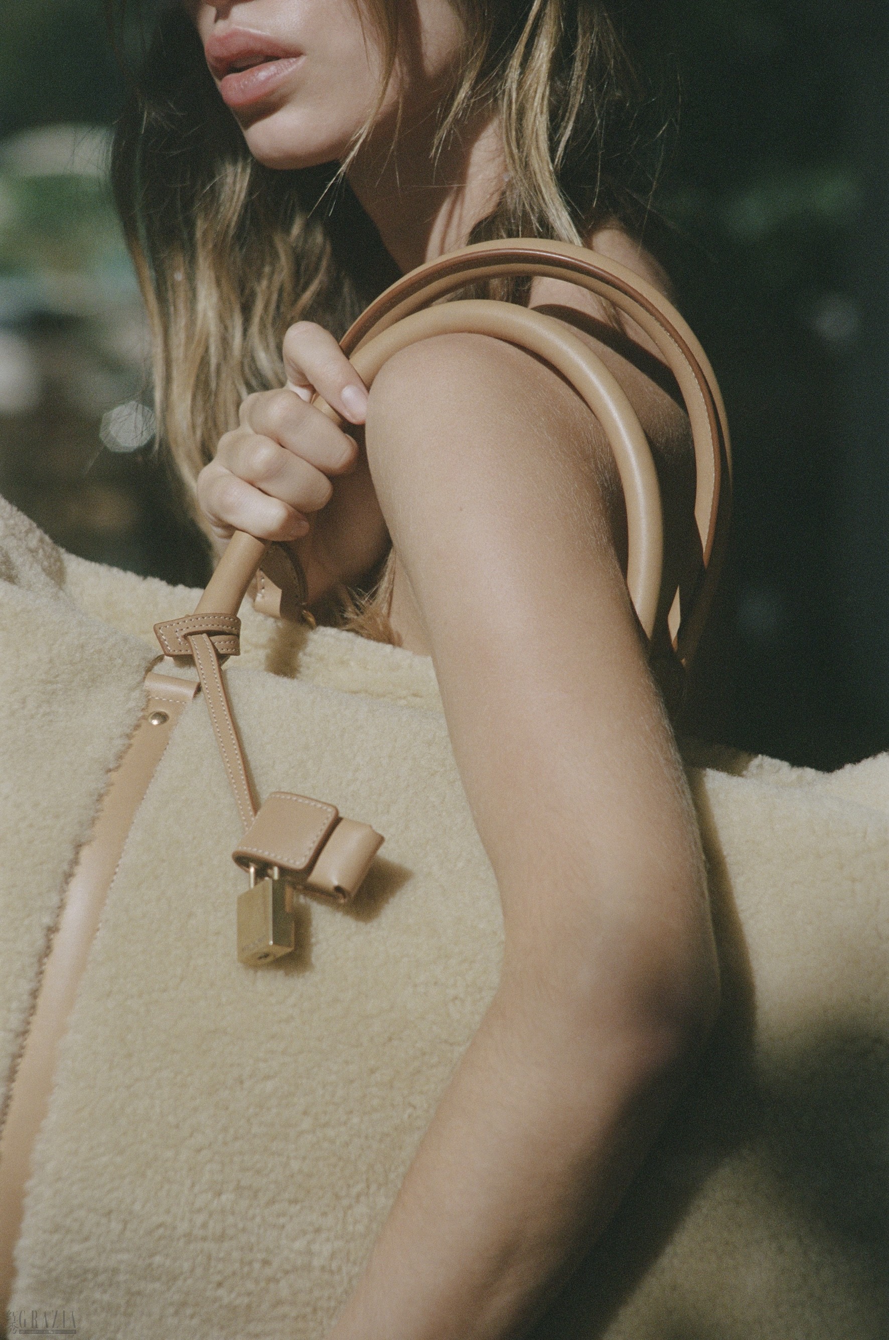 xekzg20251217174331.jpg SAINT LAURENT RIVE DROITE_SNOW_EDITION_21_HR.jpg