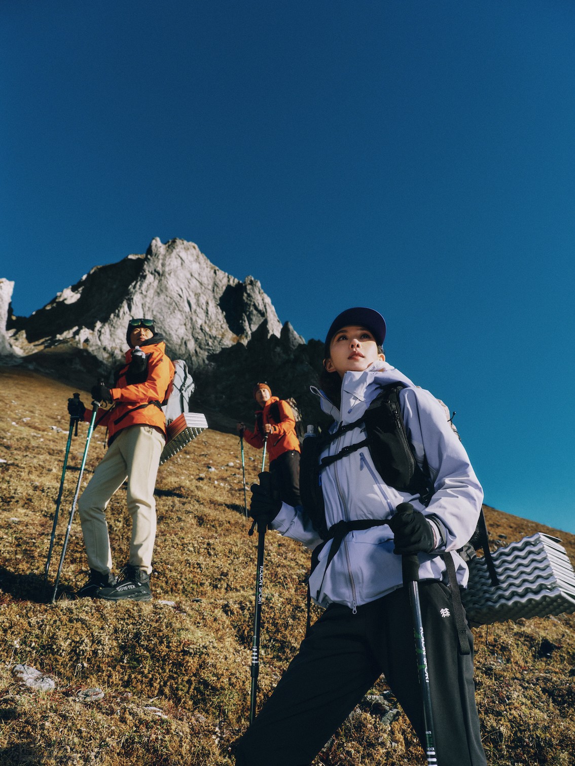 xjace20260129145016.jpg 品牌代言人刘诗诗演绎可隆FIRRA冷杉冲锋衣限量色龙胆紫.jpg