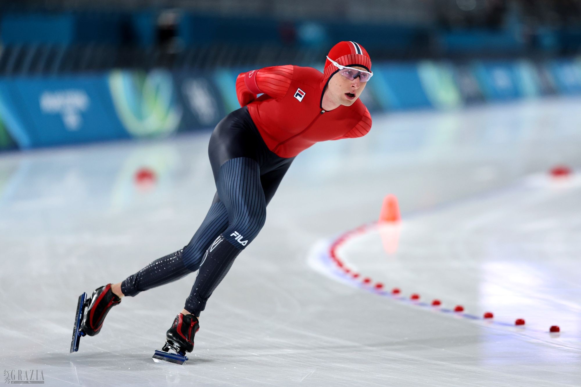 挪威运动员Sander Eitrem问鼎速度滑冰男子5000米金牌.jpg