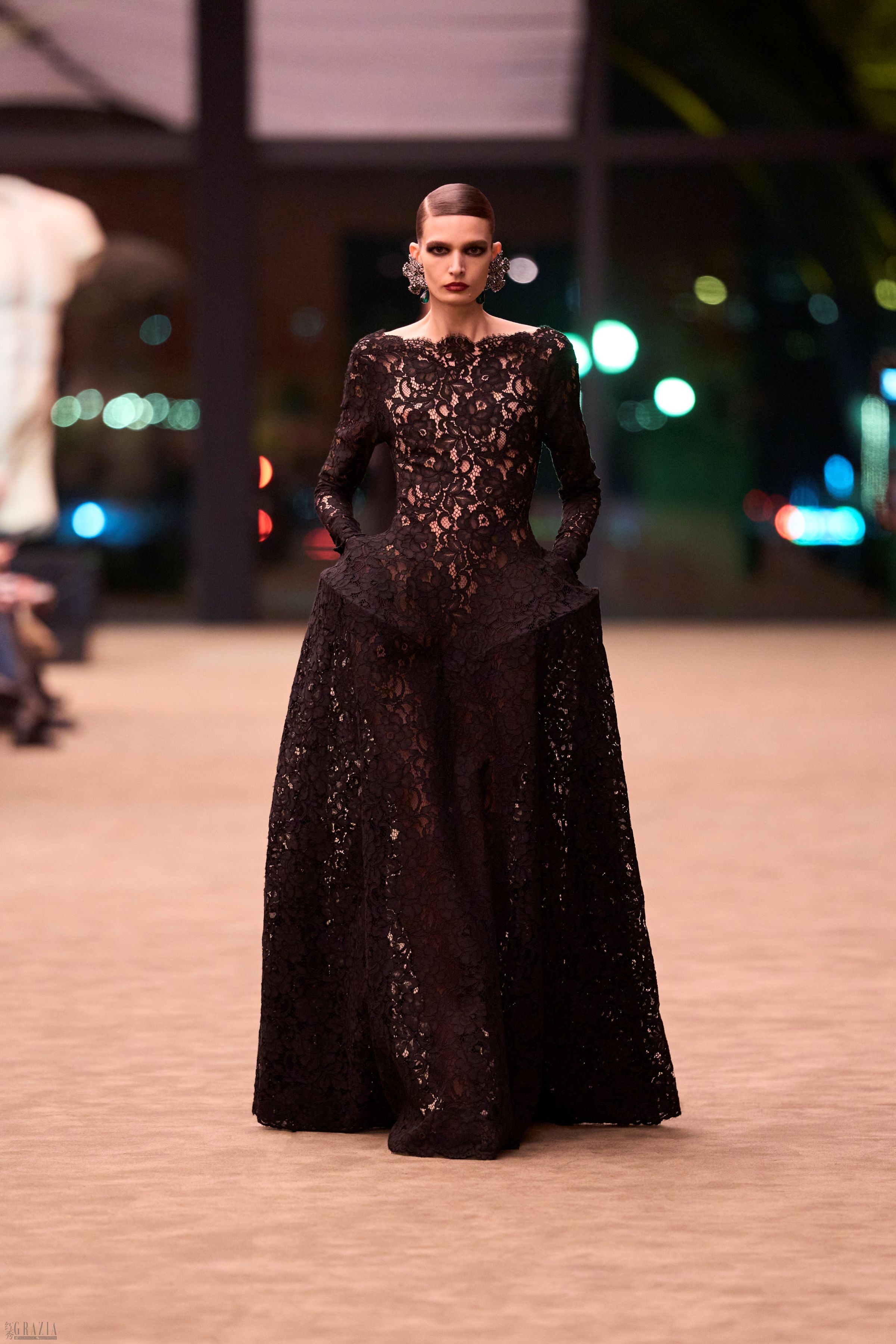 wgqbc20260304141201.jpg SAINT LAURENT_FASHION_SHOW_WOMAN_WINTER26_RUNWAY_37_HR.jpg