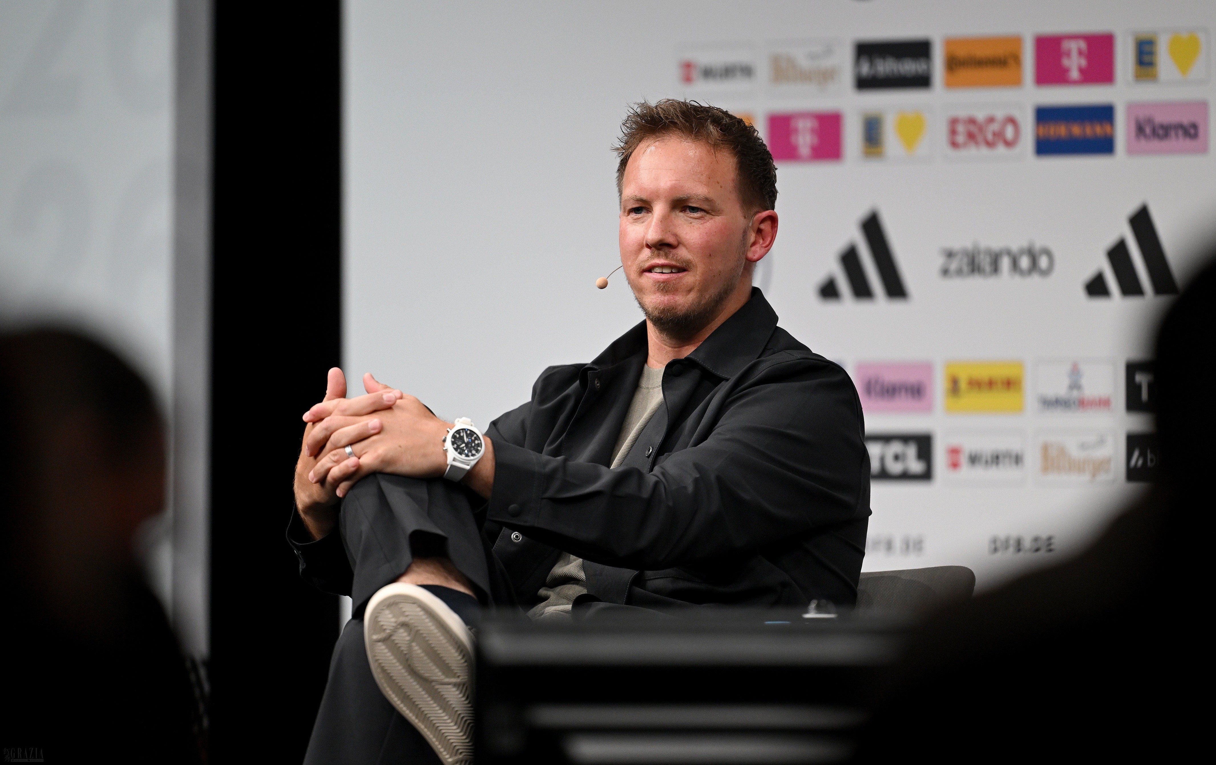 2.德国国家男子足球队主教练尤利安·纳格尔斯曼 (Julian Nagelsmann) 佩戴IWC万国表飞行员系列TOP GUN计时腕表“太浩湖”特别版（型号：IW389105）.jpg