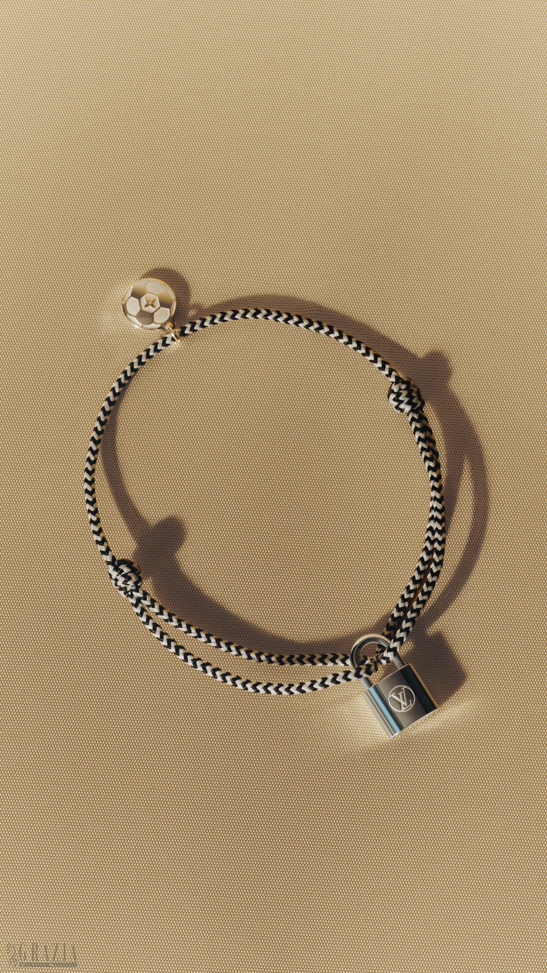 LOUIS VUITTON for UNICEF_SILVER LOCKIT 20262_1080x1920.jpg
