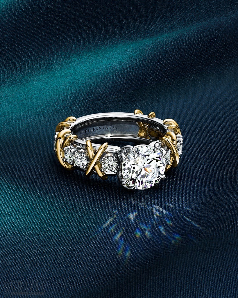 Tiffany+&+Co.+蒂芙尼让·史隆伯杰系列Sixteen+Stone十六石钻戒_情景图.jpg