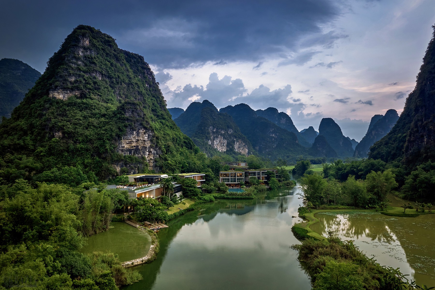 广西崇左秘境丽世度假村.jpg
