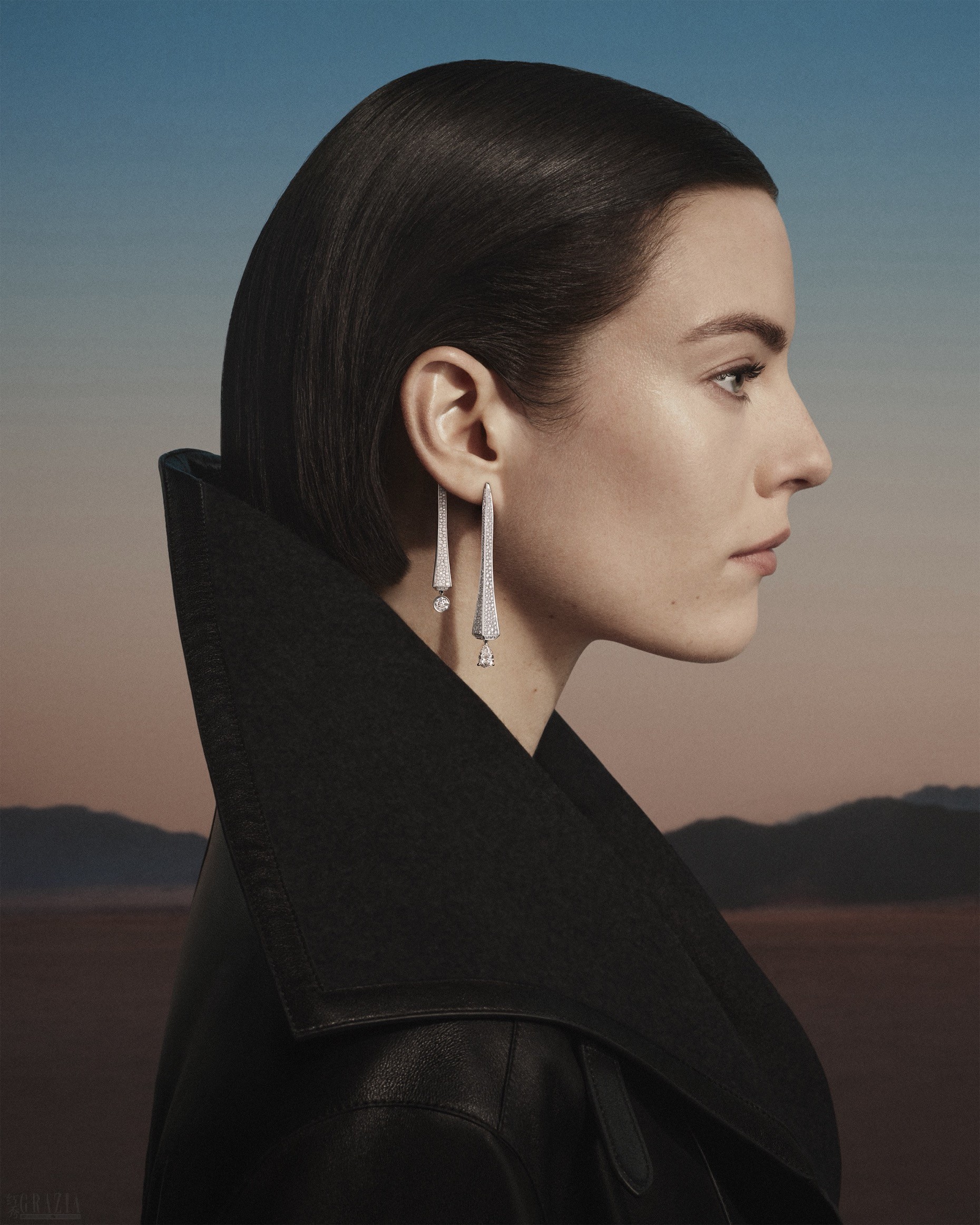 1_Clou-de-forge-lumiere-Mono-earring© Julien Martinez Leclerc.jpg