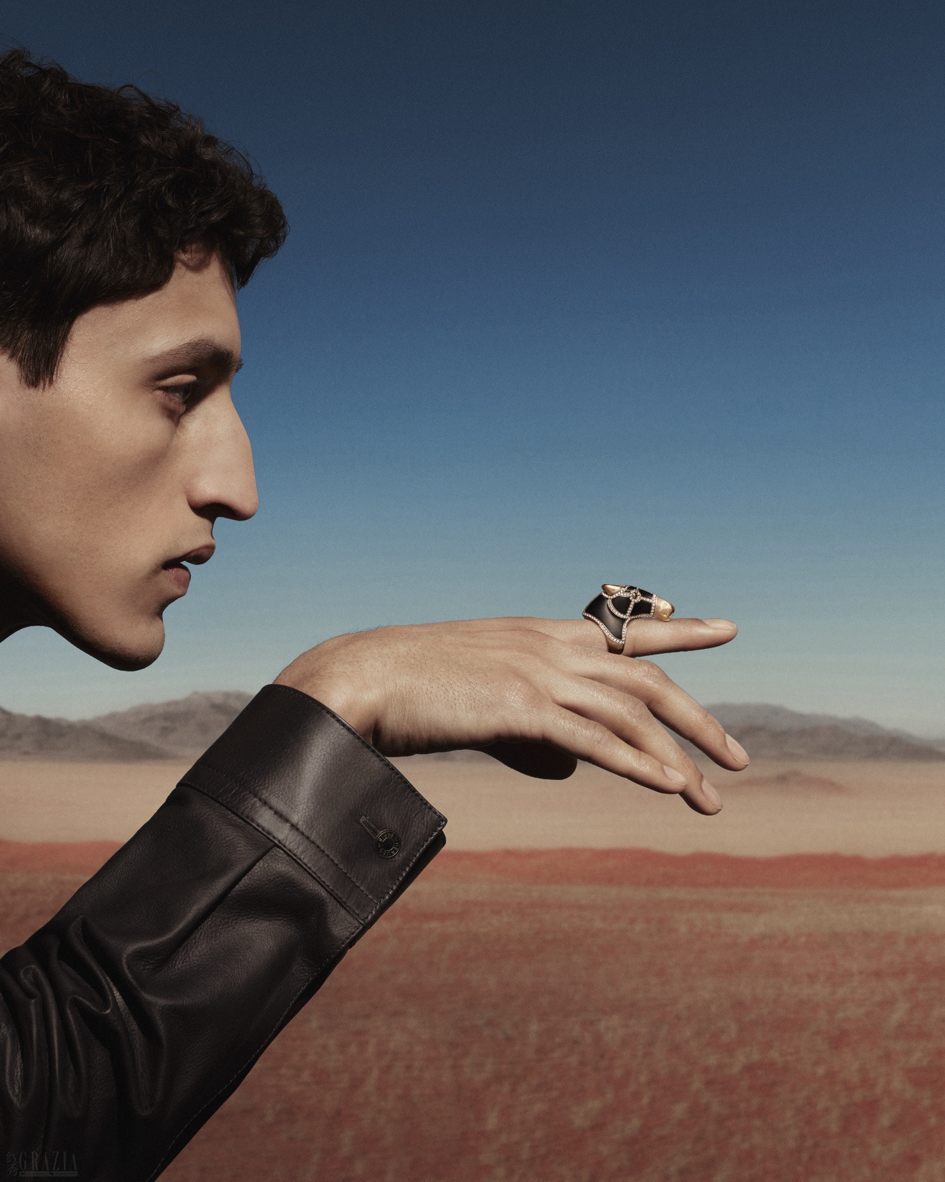 1_Hermes-Apparat-Ring© Julien Martinez Leclerc.jpg