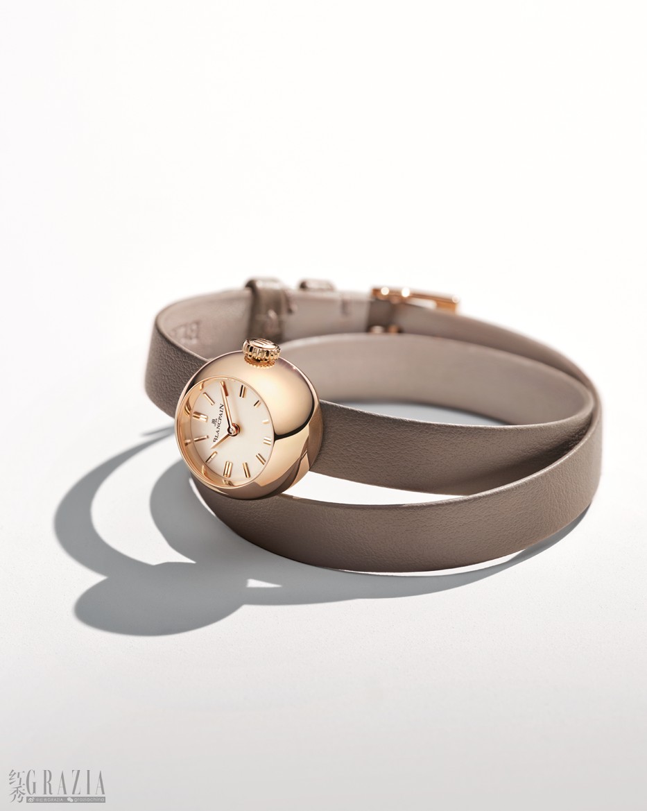 3、宝珀Blancpain Lady B小金球腕表&nbsp;表带采用一体化设计.png