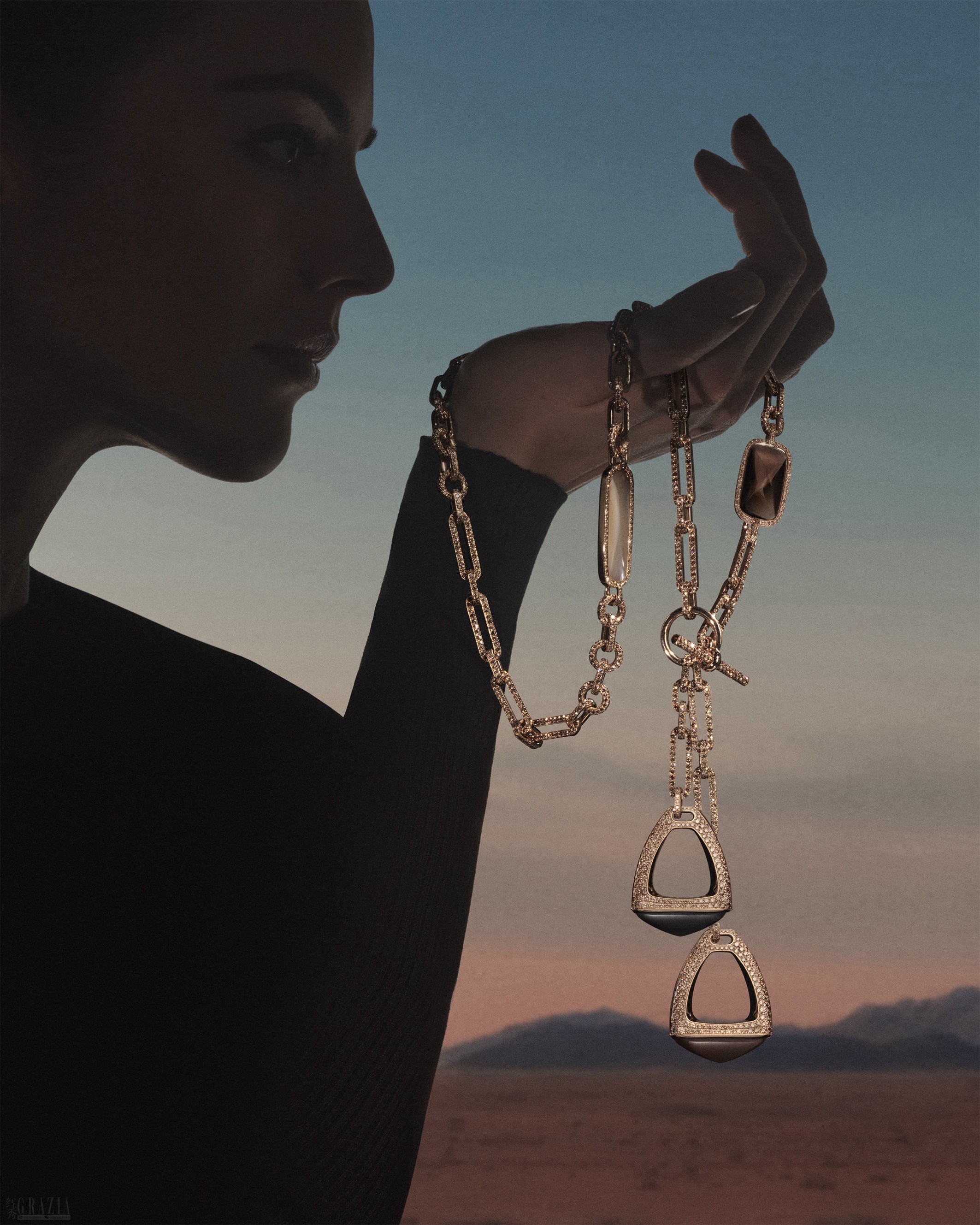 1_Etriers-Necklace© Julien Martinez Leclerc.jpg