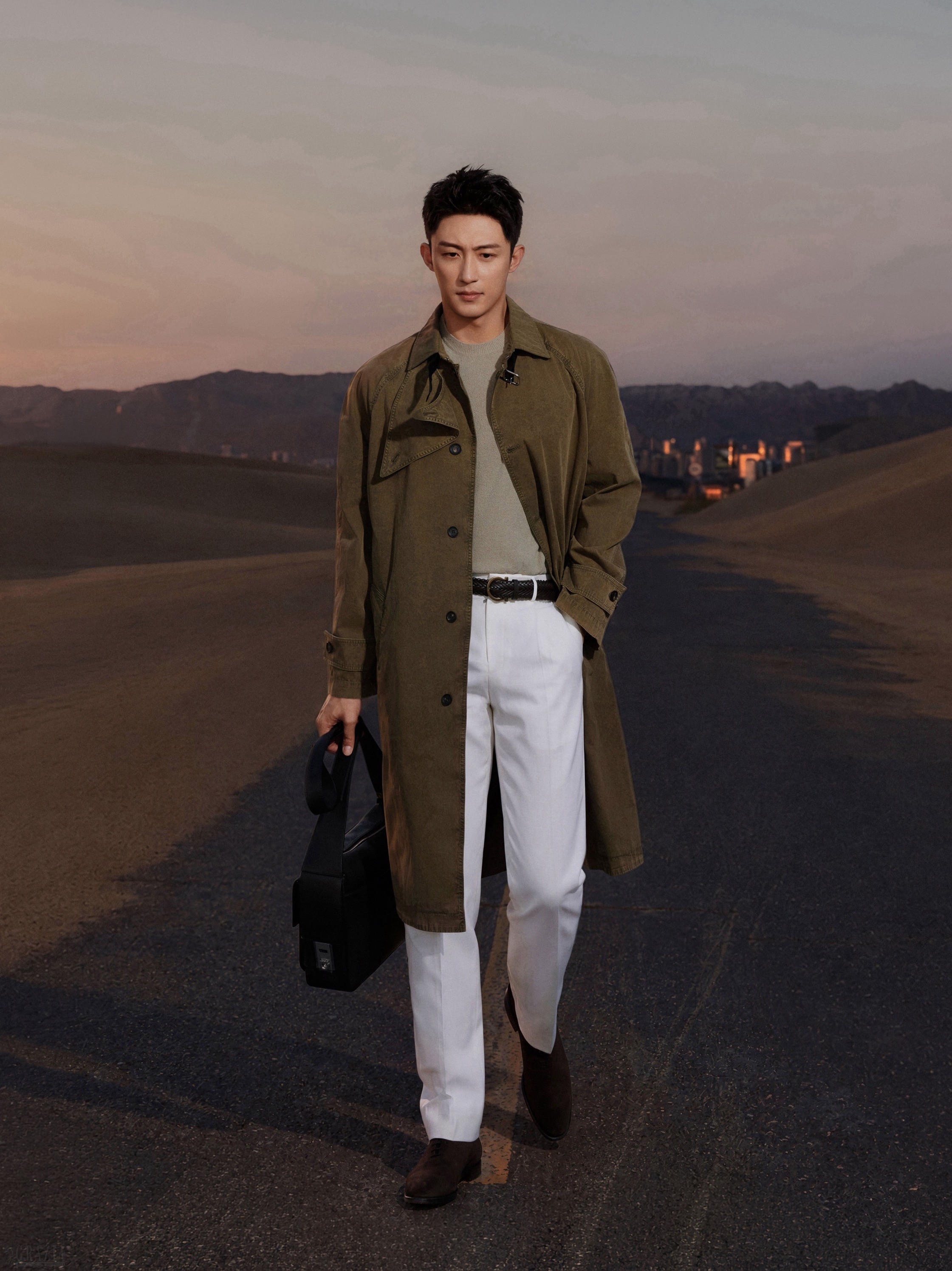 3. 黄景瑜启程米兰FERRAGAMO 2027春夏系列时装秀_副本.jpg