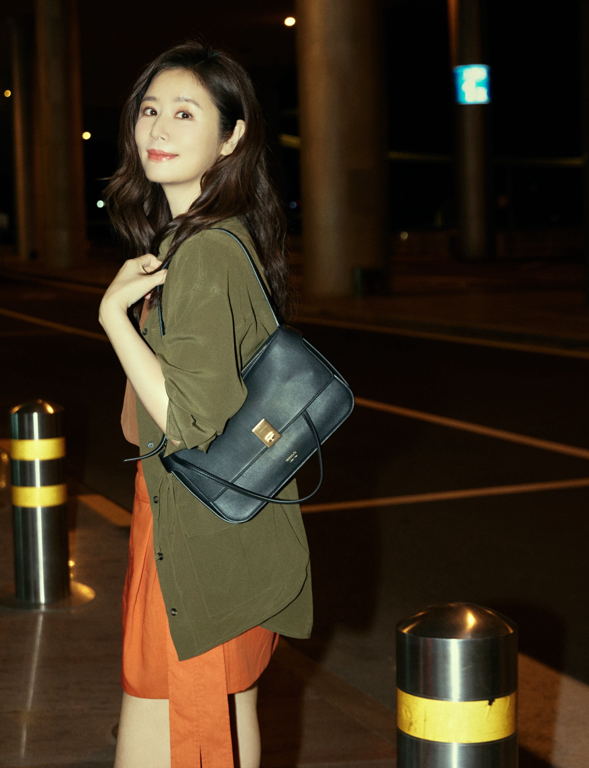1. 林心如启程米兰FERRAGAMO 2027春夏系列时装秀_副本.jpg