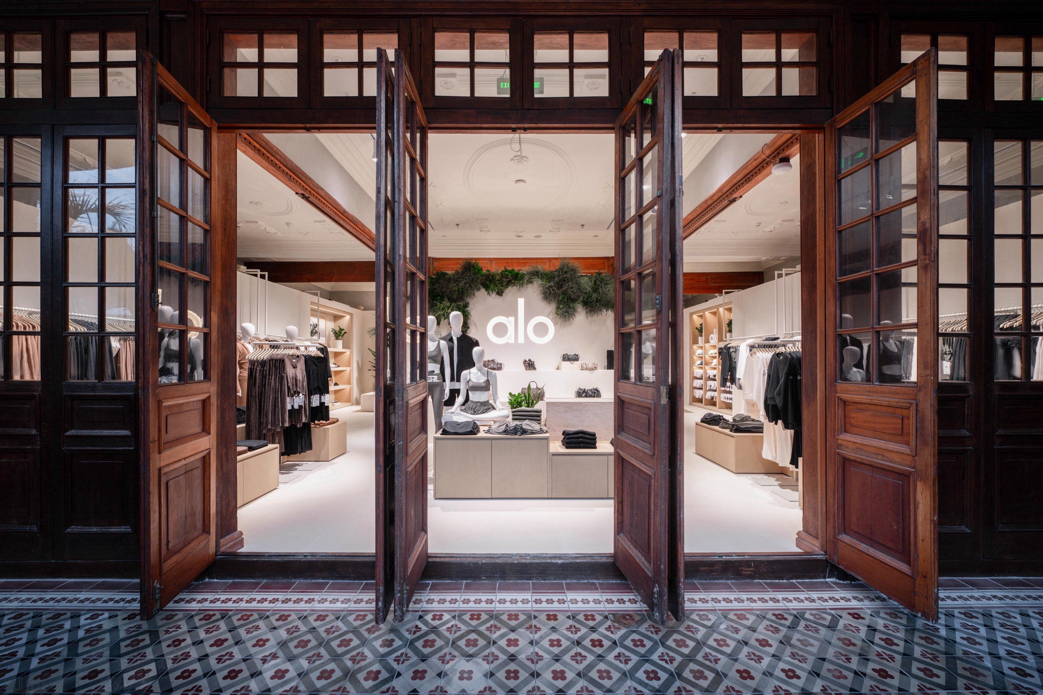 aaxsp20260929134245.jpg ALO ZY POP-UP STORE-2.jpg