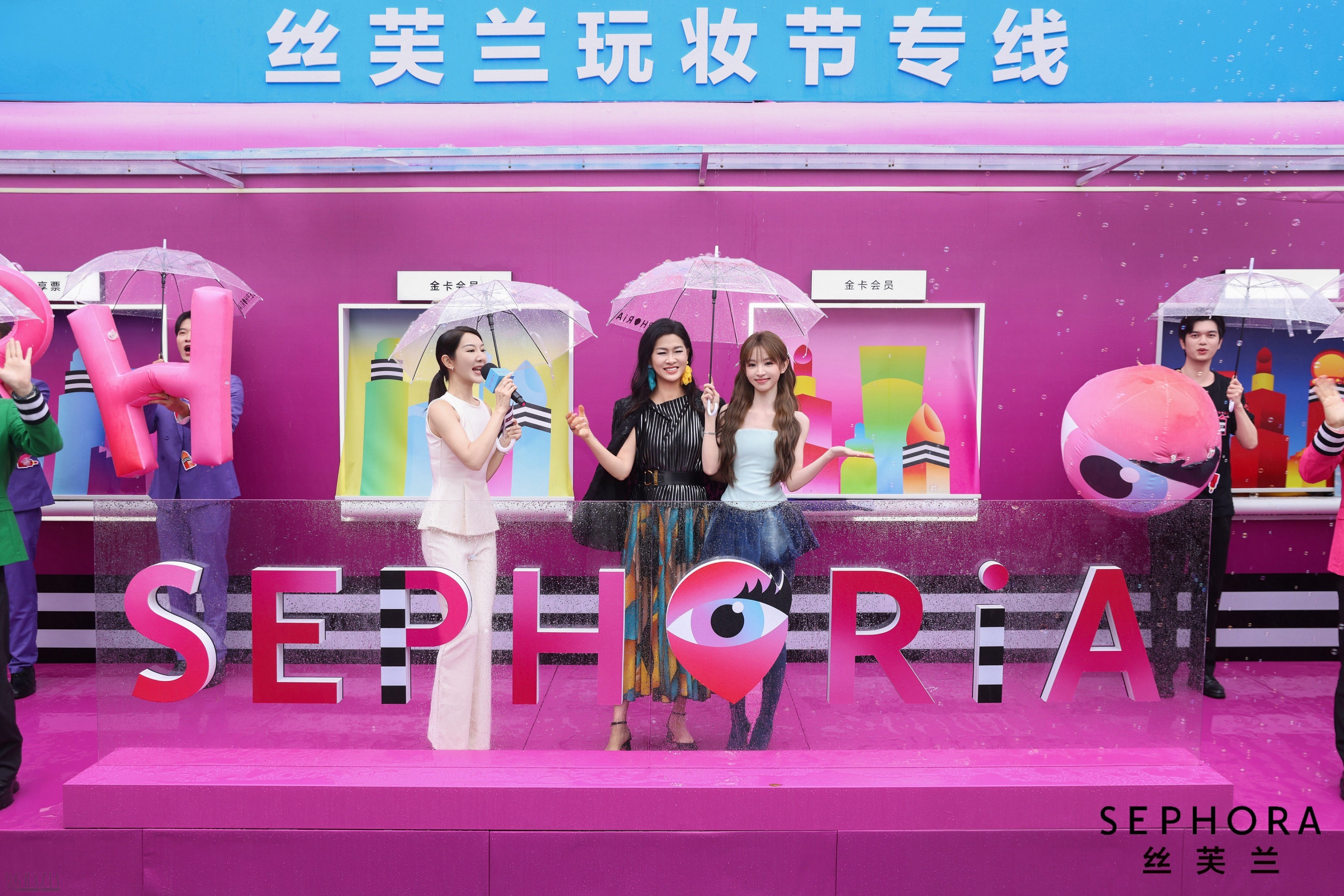 （配图3）丝芙兰玩妆代言人田曦薇现身SEPHORiA玩妆节.jpg